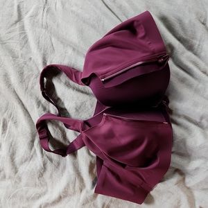 Knockout Victoria's secret sports bra, 38D, great condition